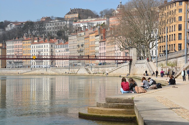 Acheter en banlieue: où acheter autour de Paris et Lyon?